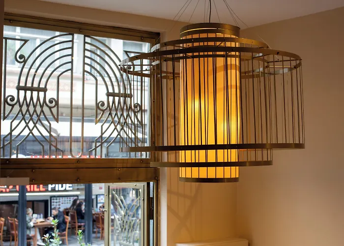 Ess Ξενοδοχείο *