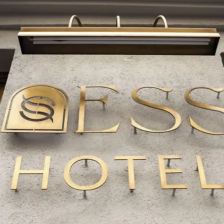 Ess Hotel *